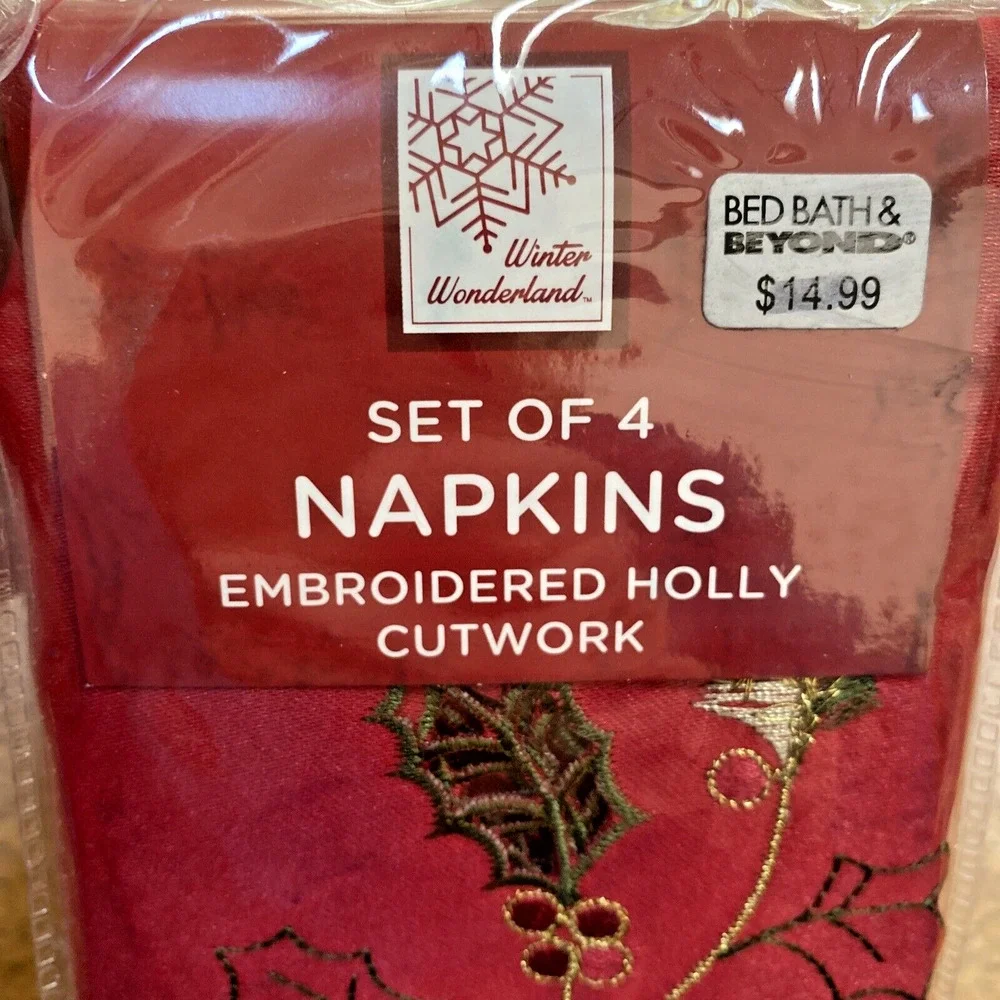 NEW Embroidered Christmas Holiday Cloth Napkins (4) Red Green Gold Holly Cutwork
